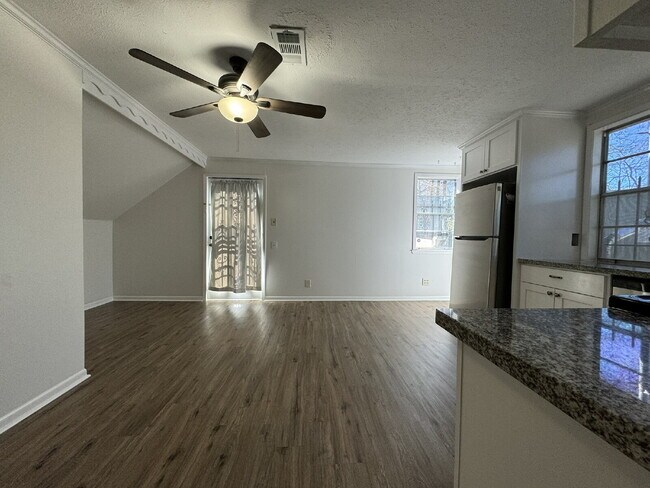 Building Photo - Effortless living at its finest in Conroe....