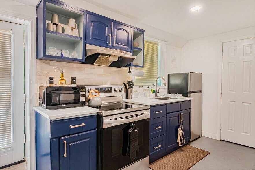 Building Photo - 2100 Cascade Rd