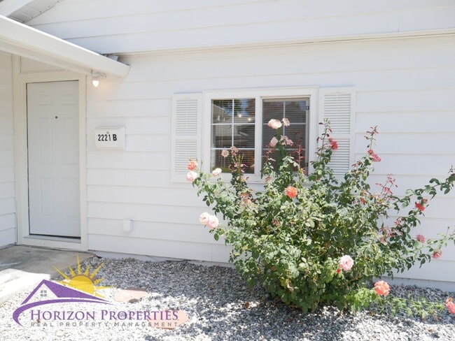 Building Photo - 2221 Rhoda Way