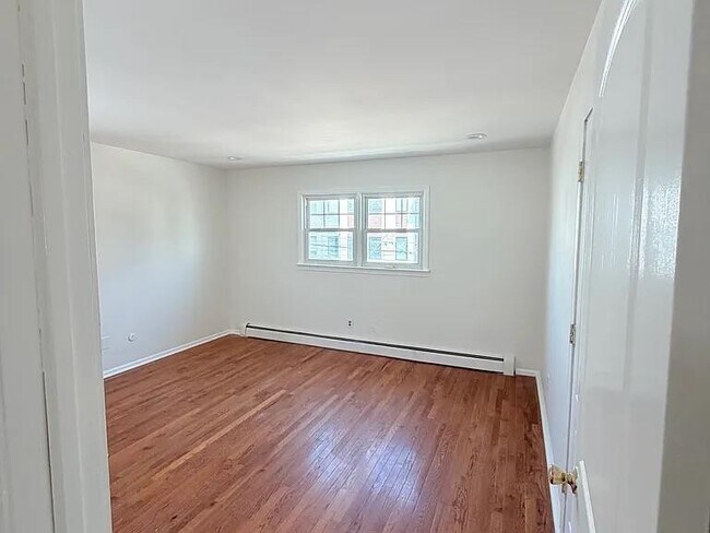 Building Photo - 79 Paterson St