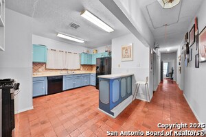 Building Photo - 631 N San Bernardo Ave