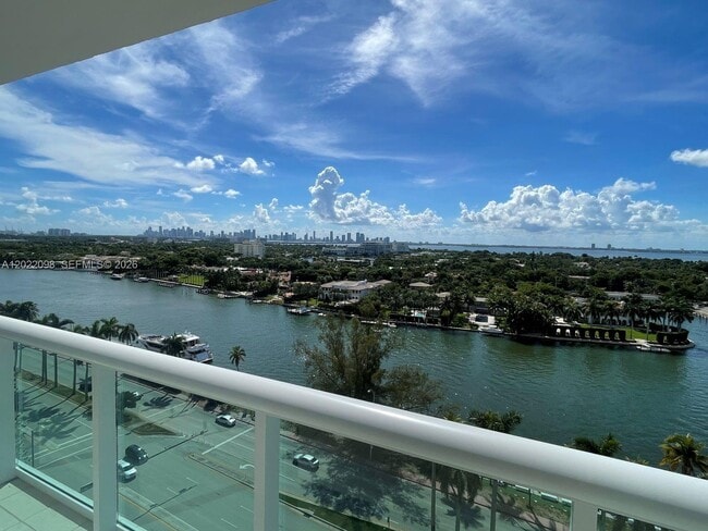 Building Photo - 5313 Collins Ave