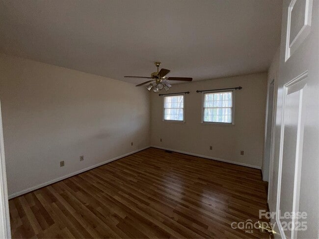 Building Photo - 401 Miller Farm Rd