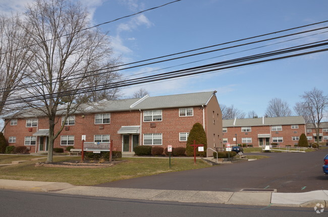 Building Photo - Telford Garden Apartments