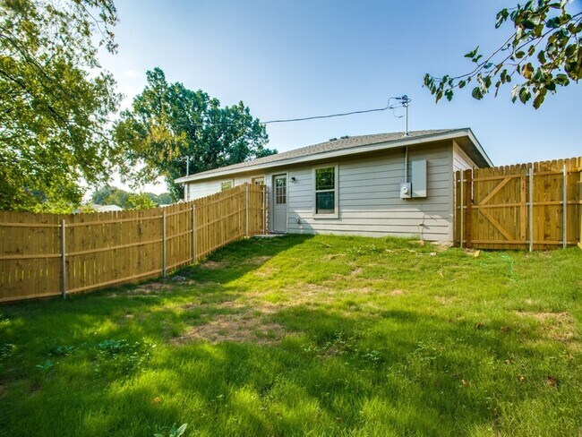 Building Photo - 8106 Tanner Ave