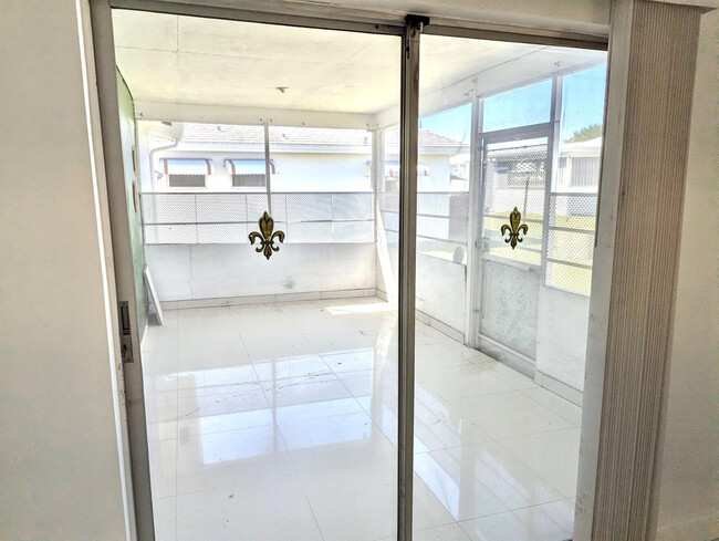 Building Photo - 111 NW 31st Ct