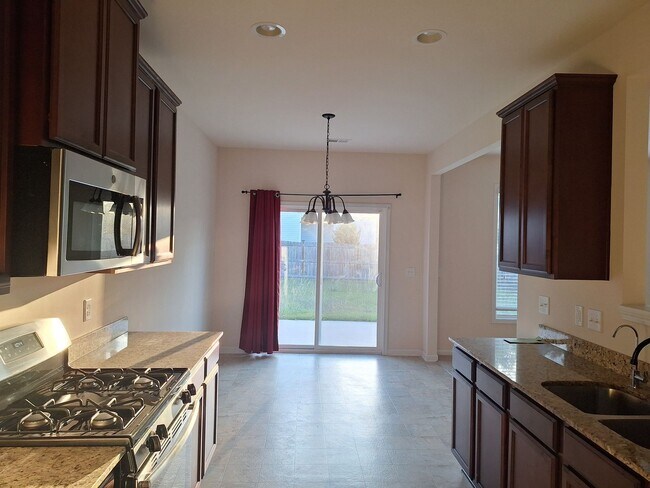 Building Photo - Wonderful Three Bedroom Home in Northeast ...