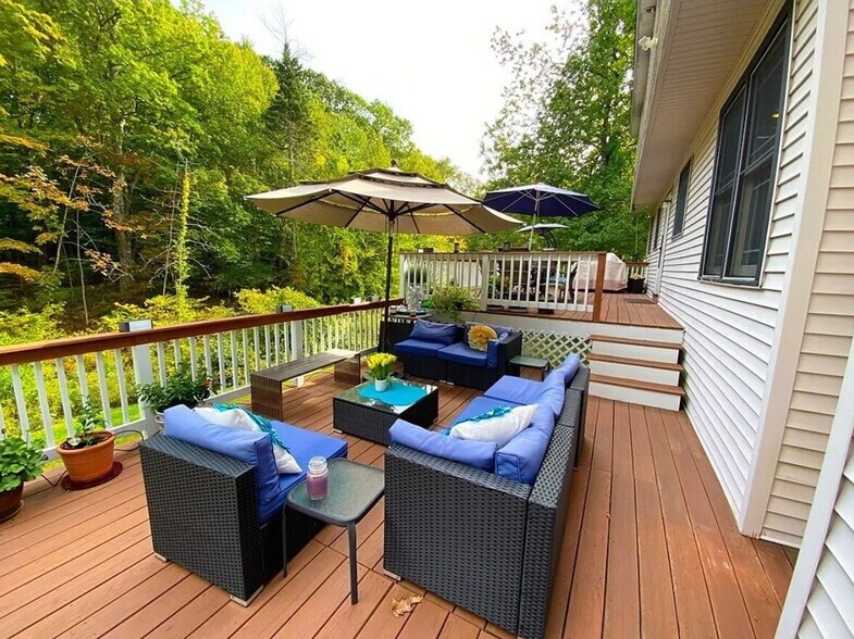 Building Photo - 340 River Rd