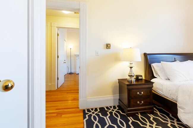 Building Photo - 396 Commonwealth Ave #3C Boston MA 02215