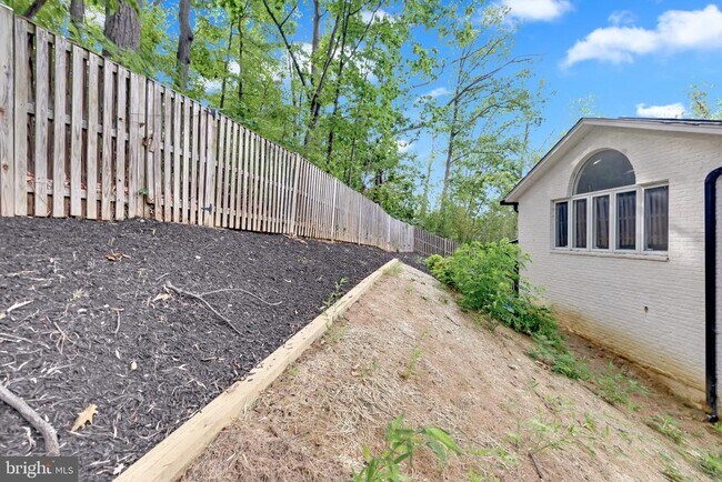 Building Photo - 3009 S Hill St