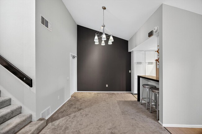 Building Photo - Gorgeous 2 bed/bath Condo in Long Beach
