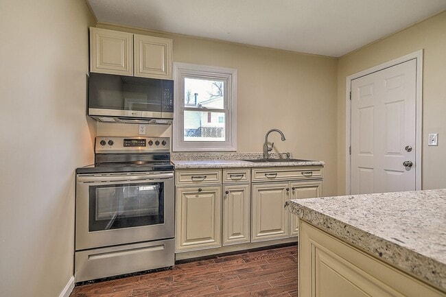 Building Photo - 214 Taylor Ave