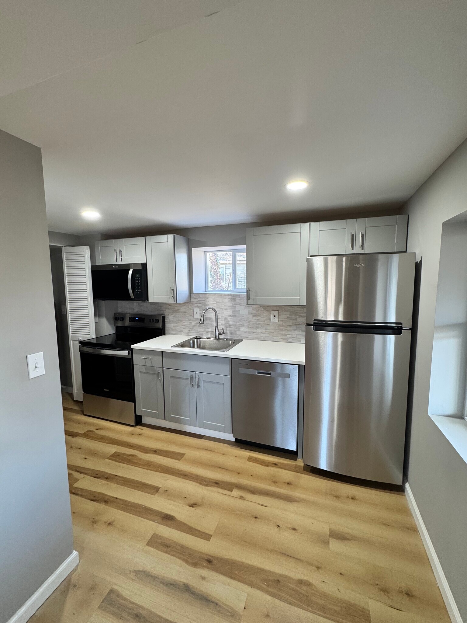 Building Photo - 212 Fourth Ave