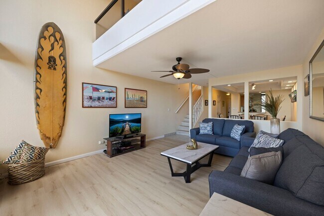 Building Photo - Stunning views, space and comfort.
