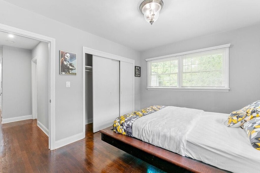 Building Photo - 1131 Custer Ave SE