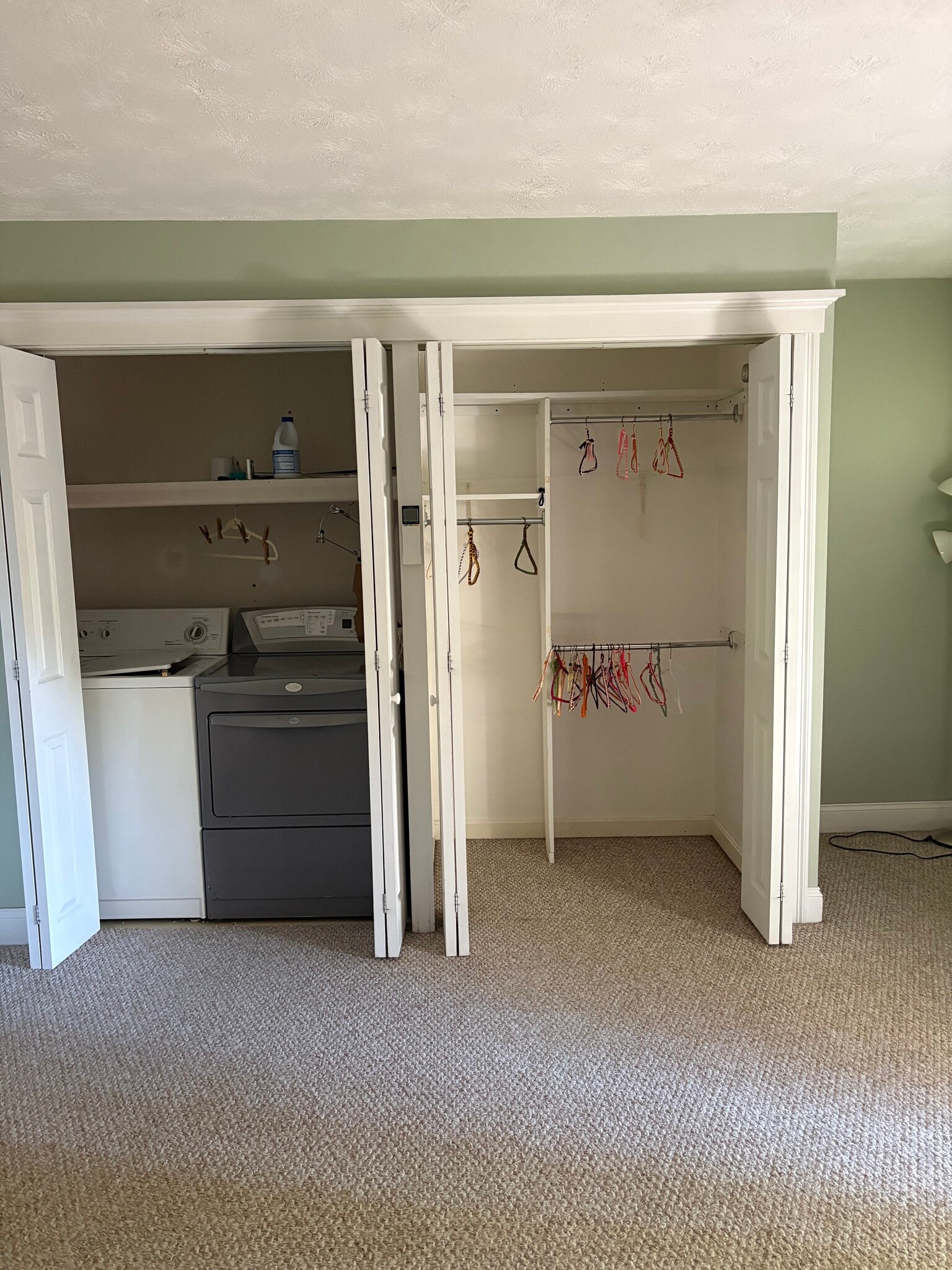 Washer / Dryer - 526 East Ave