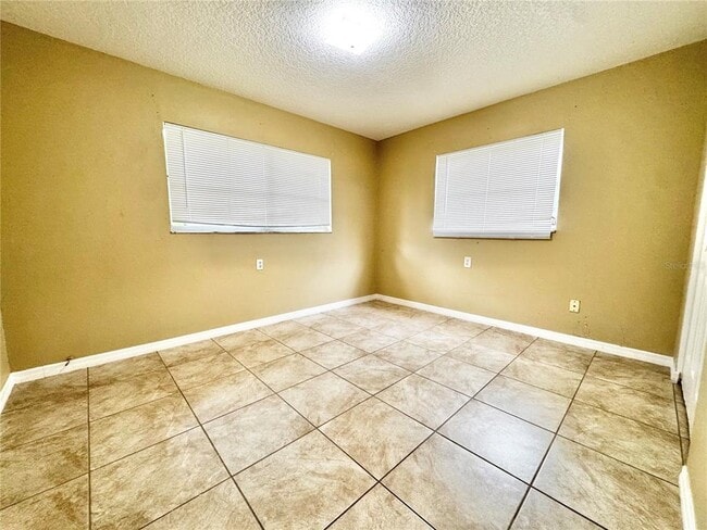 Building Photo - 2113 Bonneville Dr
