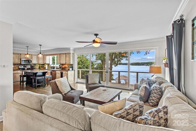 Building Photo - 9598 Riviera Dr