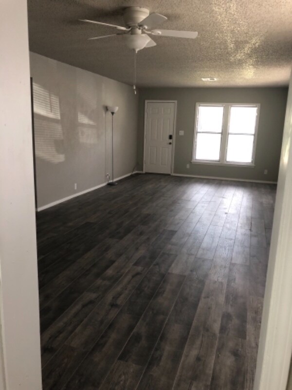 Building Photo - 1116 E Broadway St