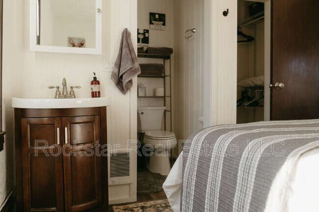 Building Photo - 1307 W Cleveland Ave