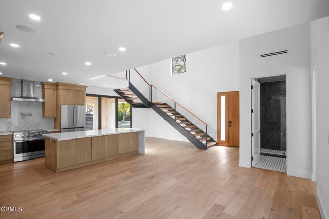 Building Photo - 611 W Claremont St