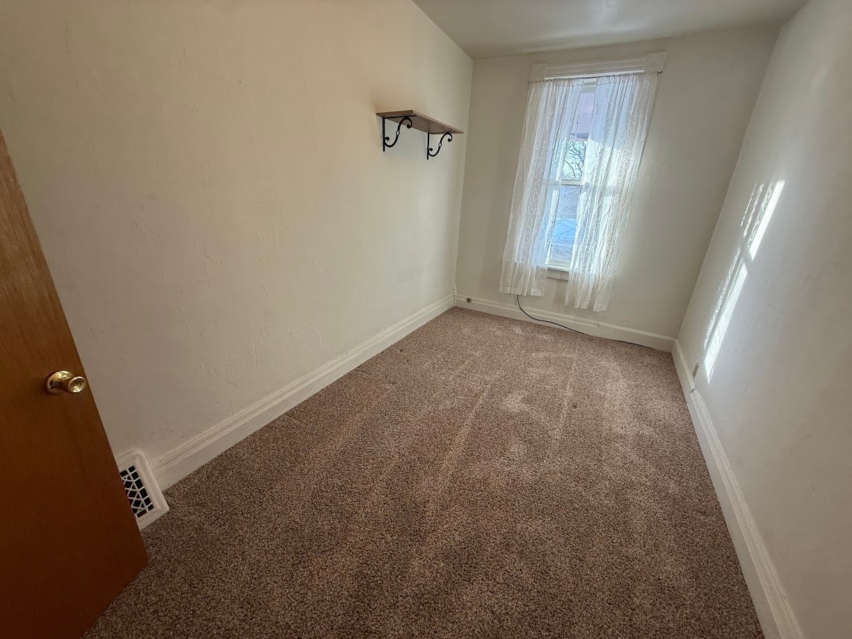 Building Photo - 110 Janesville St