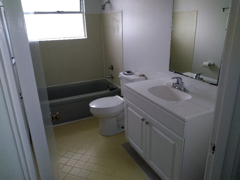 Building Photo - 1741 S Hanford St