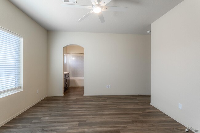 Building Photo - 4309 S Ponderosa Trl