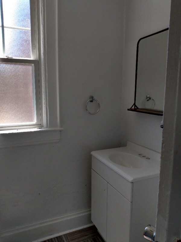 Building Photo - 1632 Virginia St E