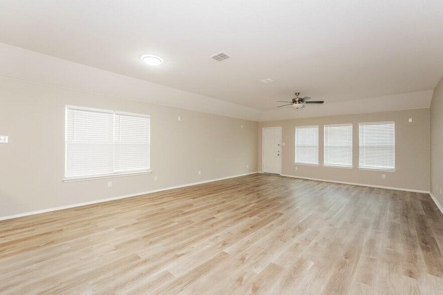Building Photo - 3737 Sapphire St