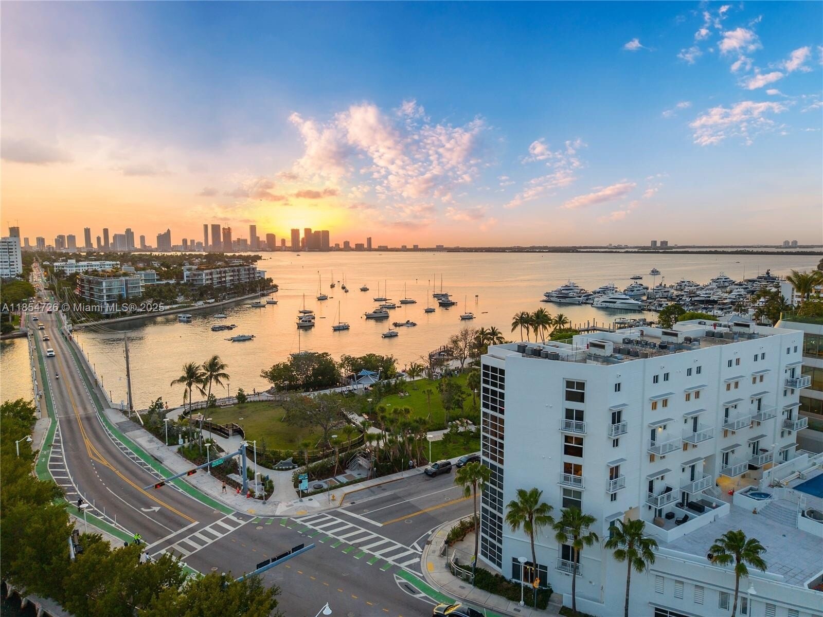 Building Photo - 1701 Sunset Harbour Dr