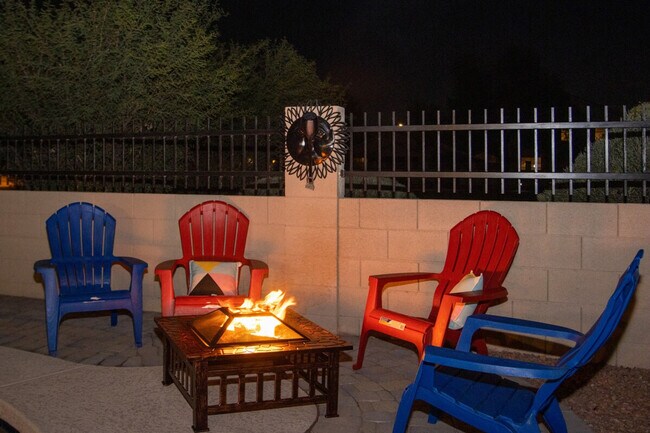 Building Photo - 1541 E Peregrine Trail