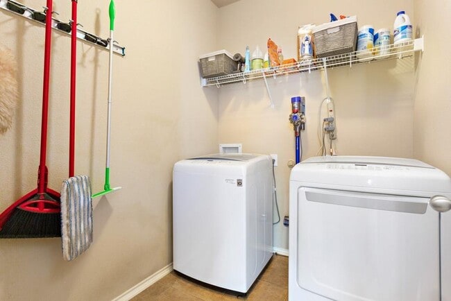 Building Photo - 2009 Blewett Dr