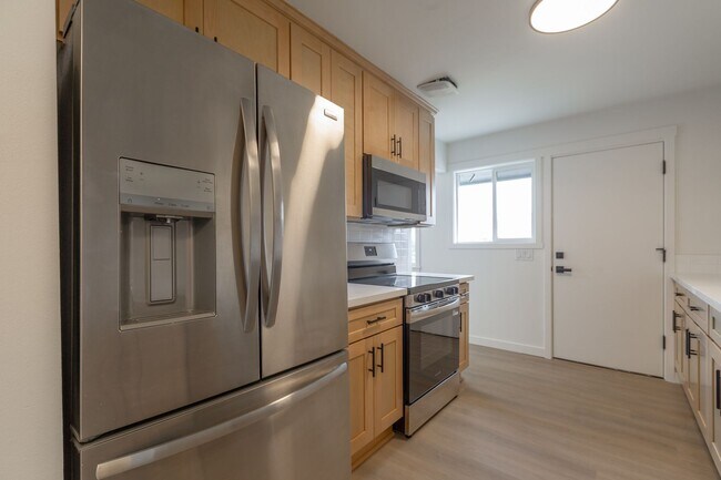 Building Photo - Crowne Pointe Apartment Homes