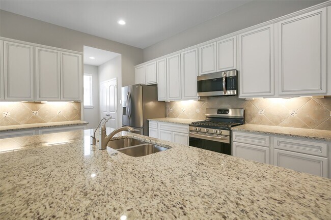 Building Photo - 4759 Creekside Hvn Trl