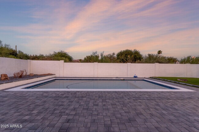 Building Photo - 8156 E Questa Rd