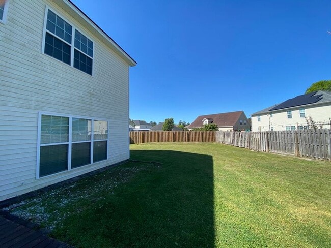 Building Photo - Beautifully Maintained Home in Prime Savannah Location