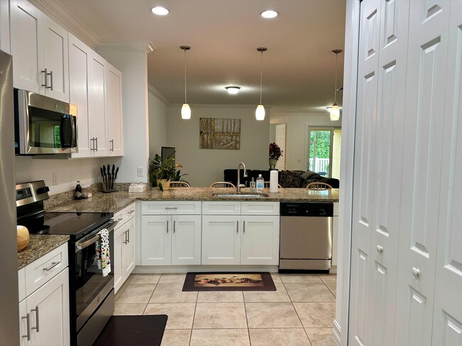 Building Photo - 6112 NW Cullen Way