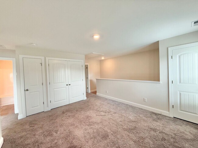 Building Photo - Modern 3BD, 2.5BA Raleigh Home in a Great ...
