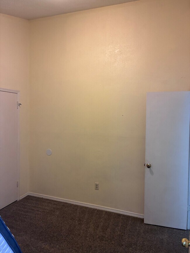 Building Photo - 2309 Giuffrias Ave
