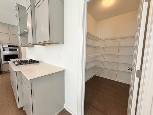 Building Photo - 6173 S Trailwoods Dr