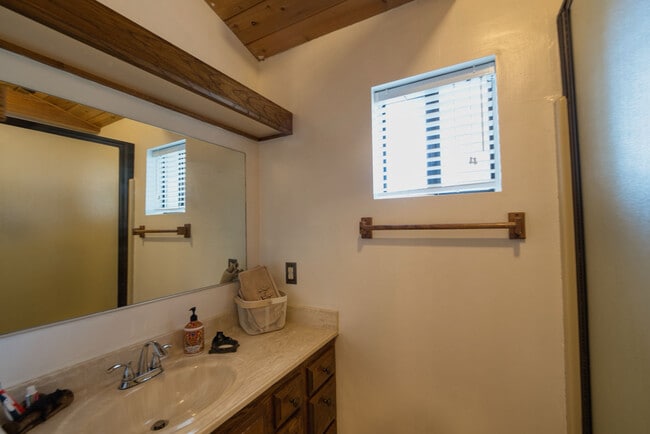 Building Photo - 16717 Quail Pl