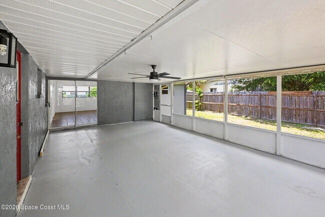 Building Photo - 2292 Lakeview Dr