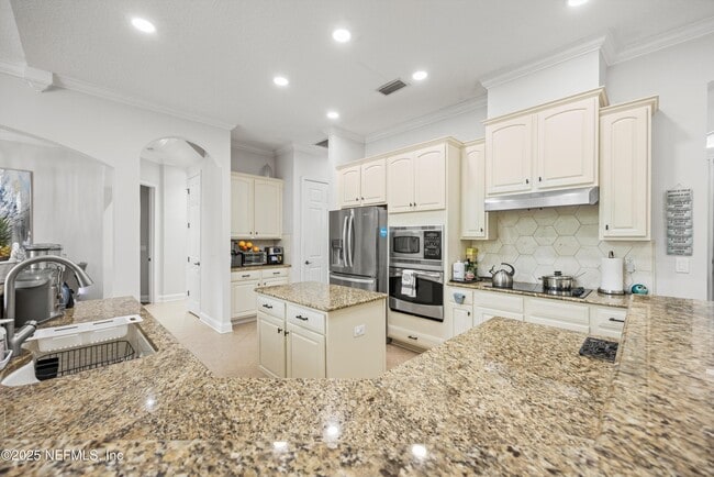 Building Photo - 552 Saddlestone Dr