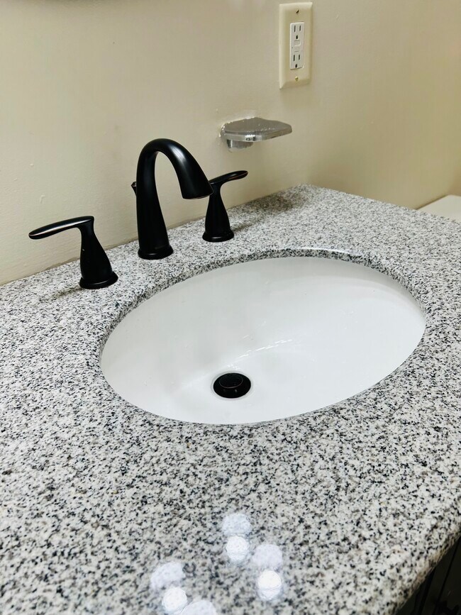 Granite Top - 508 Yorktowne Pl