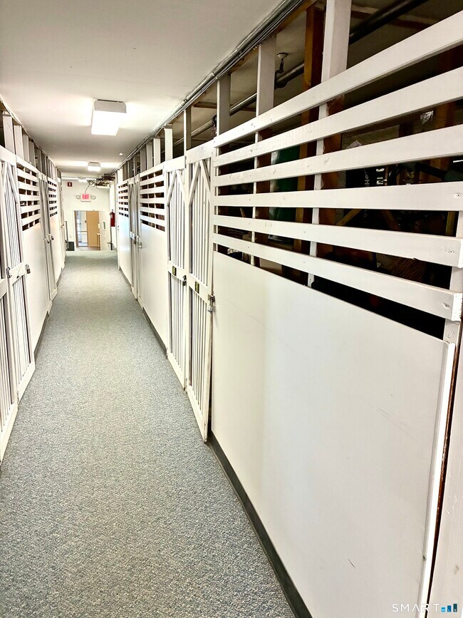 Building Photo - 893 Farmington Ave