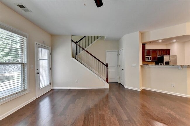 Building Photo - 2152 Greencrest Cir