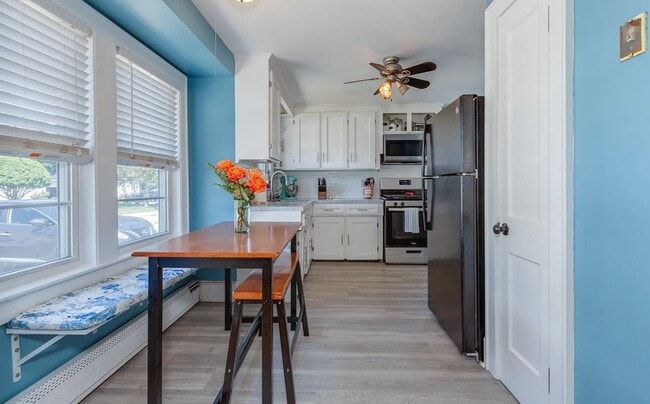 Building Photo - 52 Dickey St