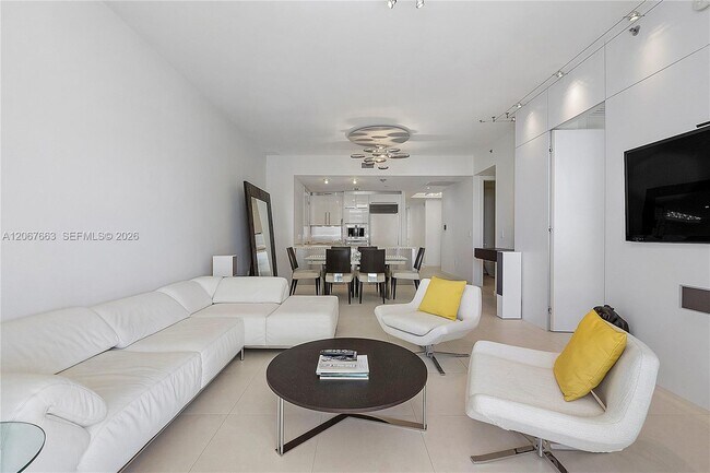 Building Photo - 15811 Collins Ave