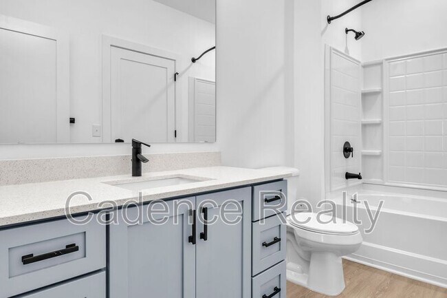 Building Photo - 614 S Kerr Ave